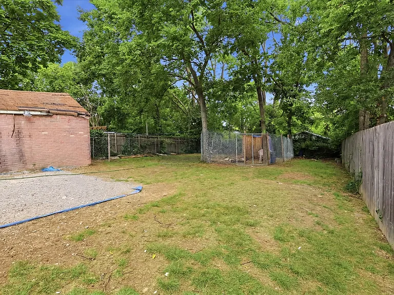 411 Edwin St #A — Photo 36