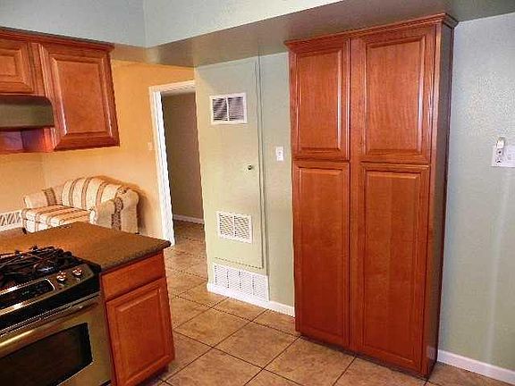5th image of 5808 Dumont Ln