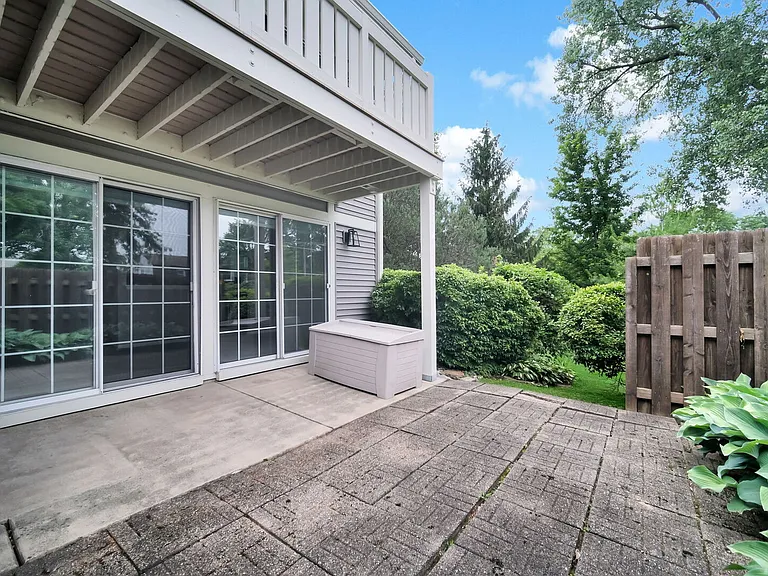 1671 Grosvenor Cir #B — Photo 13