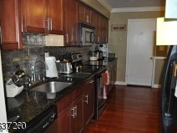 5th image of 127 Bayberry Dr