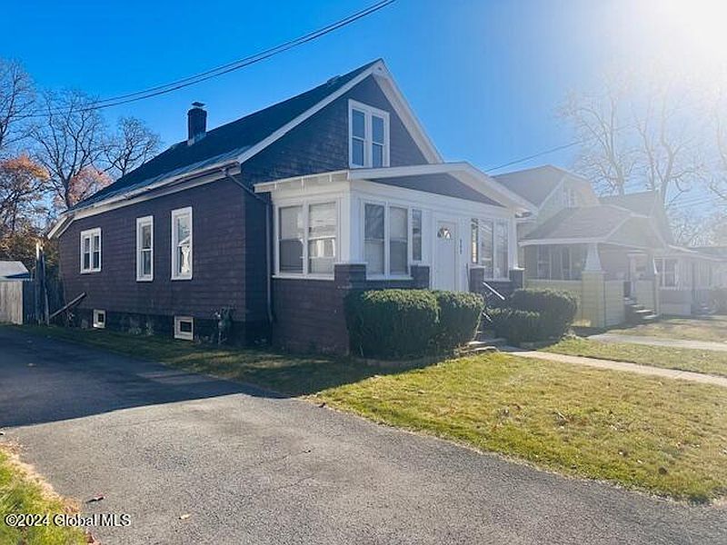 4th image of 868 Hazelwood Avenue