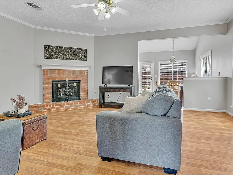 8676 Ashley Glen Cir N — Photo 9
