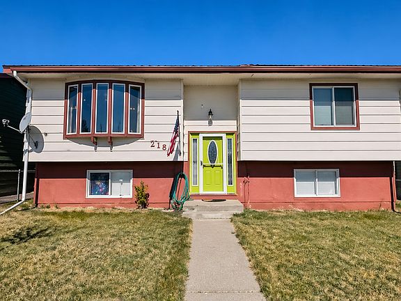 2nd image of 218 5th Ave NE