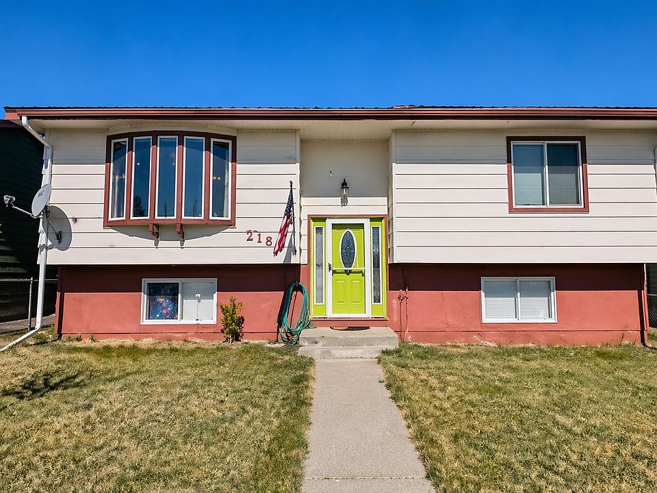 1st image of 218 5th Ave NE