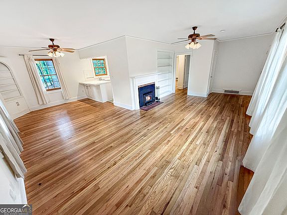 2nd image of 155 Windsor Ct