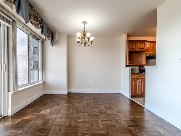 166-25 Powells Cove Boulevard image 19 of 33