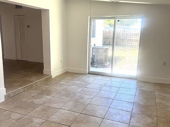 3rd image of 1335 Warrington Way