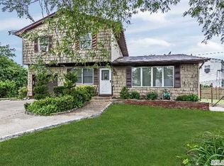 5 Quail Dr, Brentwood, NY 11717