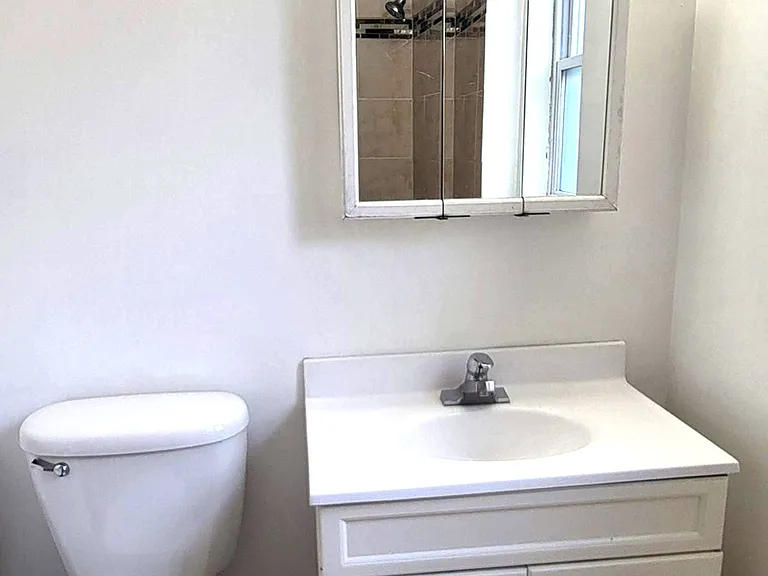 2054 W Roscoe St #2F — Photo 6