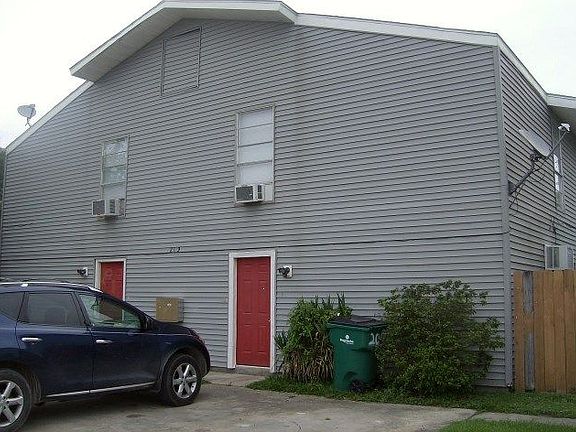 2nd image of 209 Helen St
