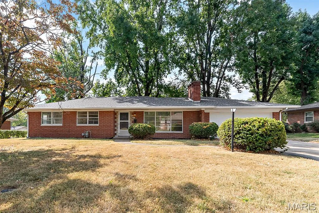 412 Springdale Dr photo 1