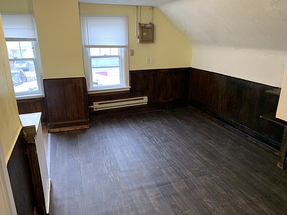 5th image of 685 Van Buren Ave Unit 2