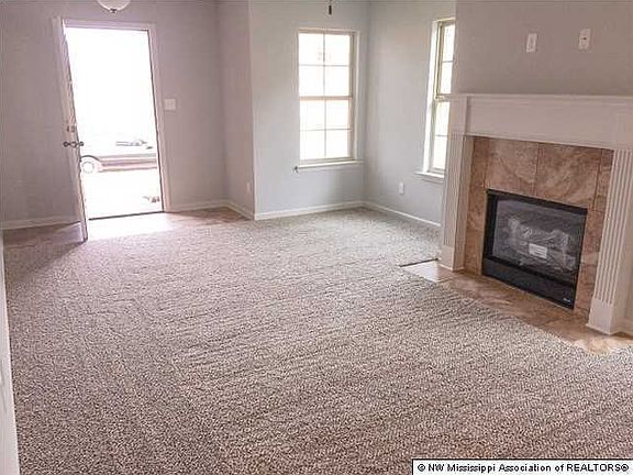 3rd image of 1219 Hemlock Dr