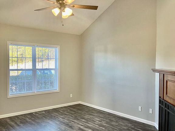 4th image of 102 Smokey Ct