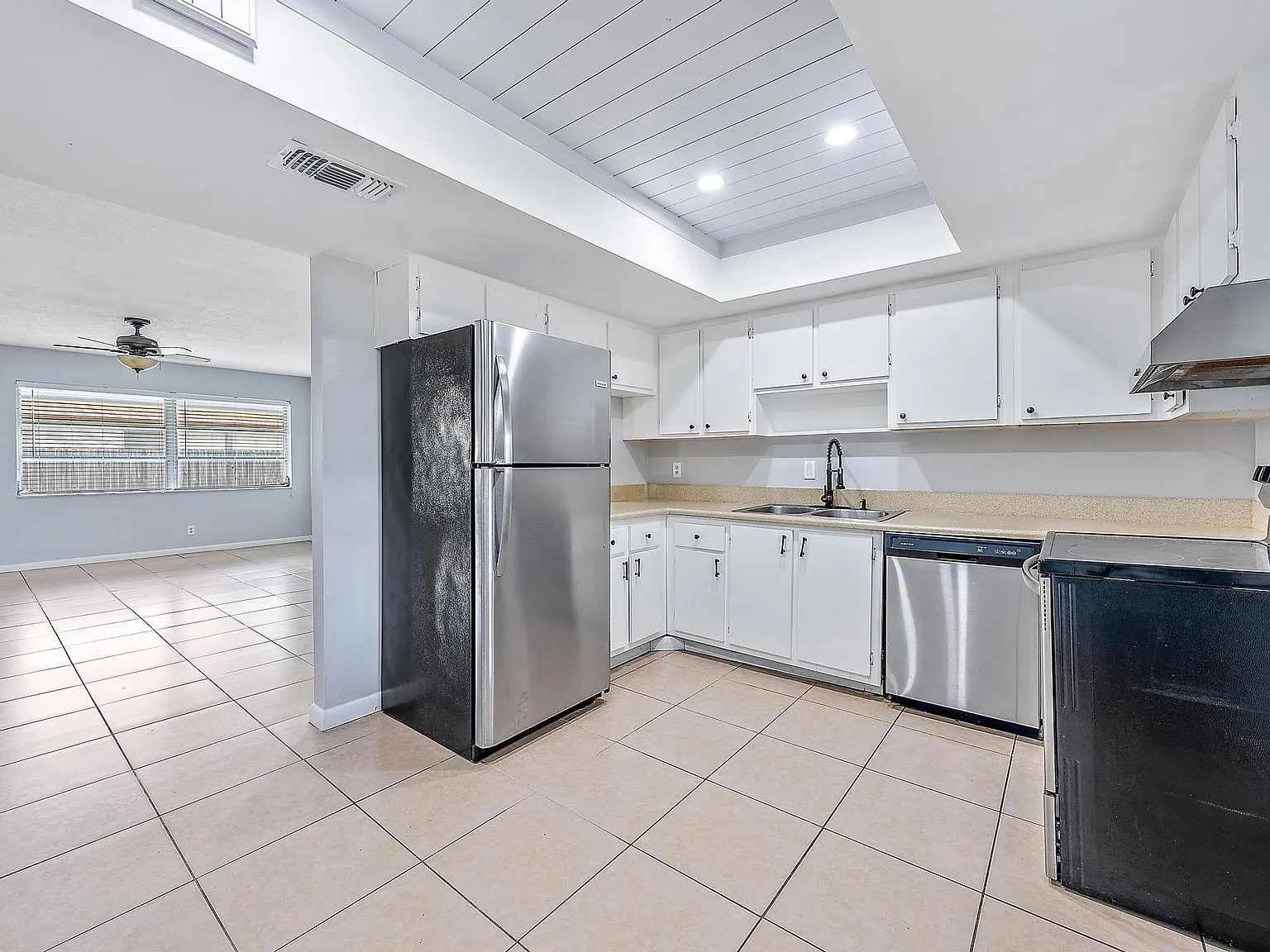 2 bed, 2.0 bath, 1200 sqft, $2,300 — Photo 3