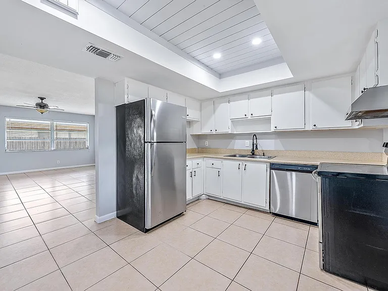 9050 E Highland Pines Blvd — Photo 3