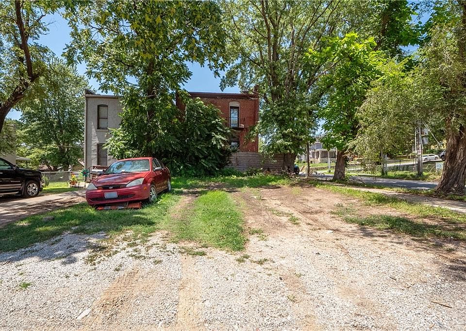 1st image of 615 W 20th St