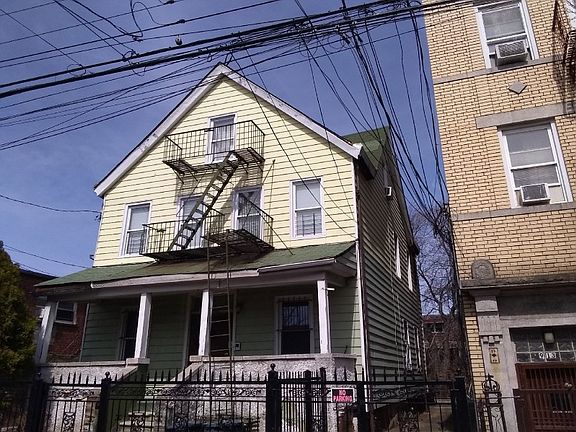 2nd image of 911 E 219th St