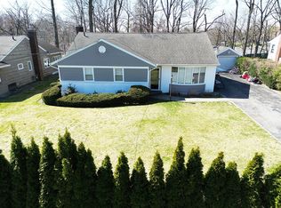 6 Orchard St, Great Neck, NY 11023