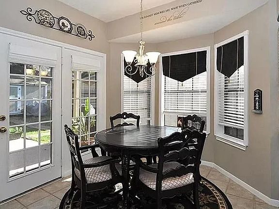 4th image of 5107 Natural Bridge Dr