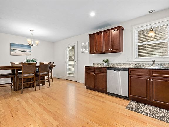 4th image of 526 Water St #526