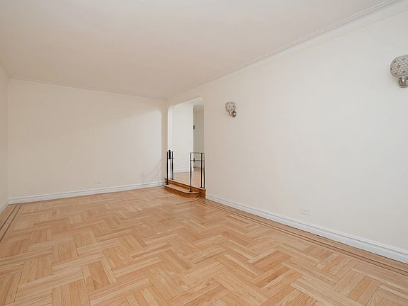 5th image of 601 Pelham Pkwy N APT 517