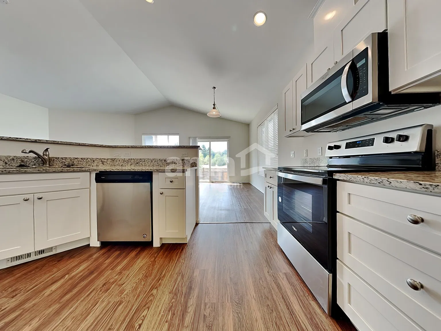 3 bed, 2.0 bath, 1712 sqft, $2,735 — Photo 3