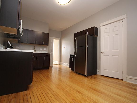 5th image of 1841 N Hermitage Ave Unit 1F