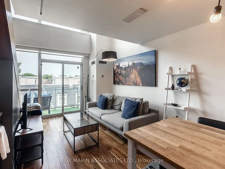 954 King St W #517 — Photo 3