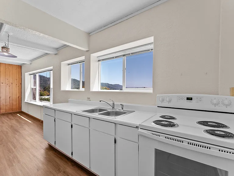 619 Chetco Ave #4 — Photo 7