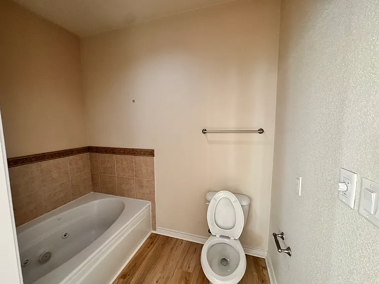 2116 Grove Park Ln — Photo 8