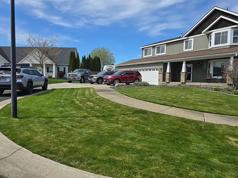 3733 N Cleveland Ct — Photo 2