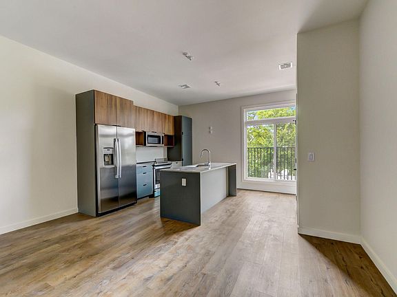 4th image of 3480 Mount Vernon St #3