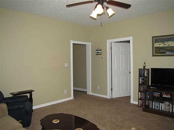 3rd image of 112 Talbot Ave