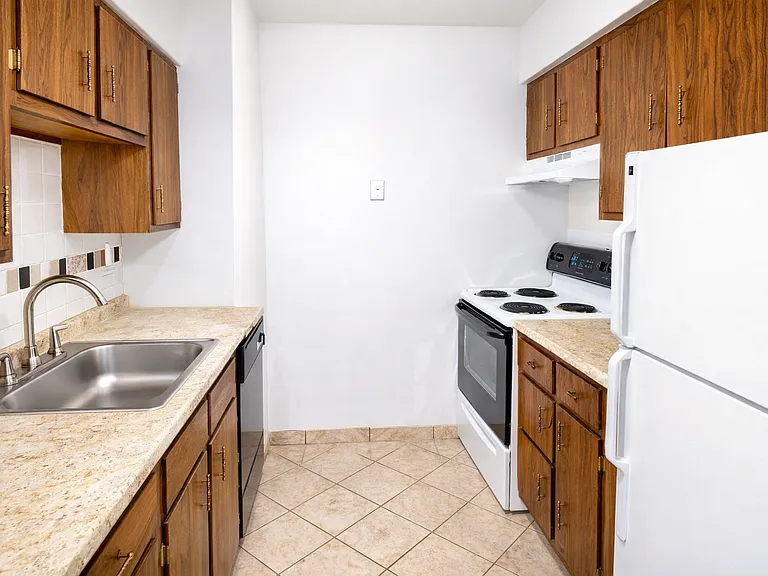 Hardwood 1-Bedroom