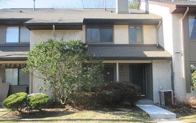 1st image of 307 Hampshire Dr #307