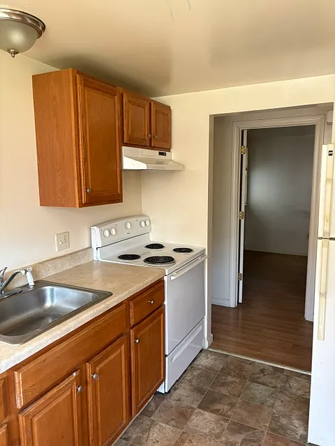 2 bed, $1,900 — Photo 3
