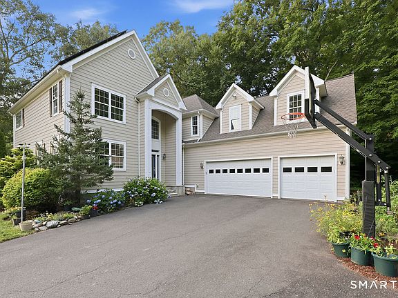 3rd image of 25 Grant Dr