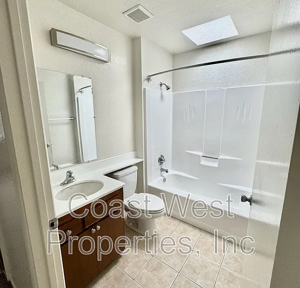 129 Jupiter St E — Photo 14
