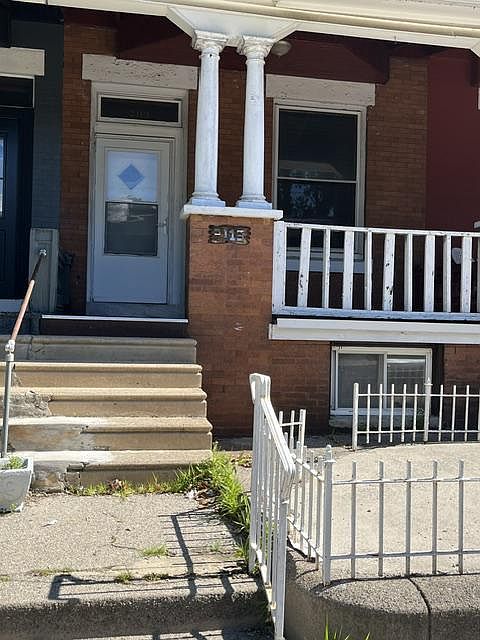 1st image of 2113 W Pacific St