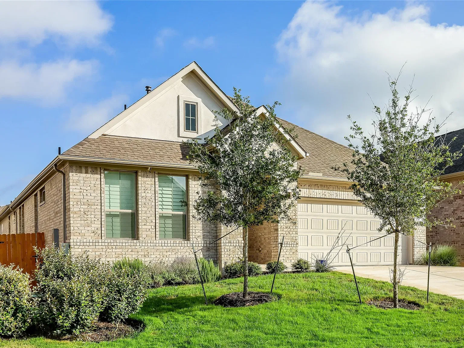 4 bed, 3.0 bath, 2311 sqft, $2,700 — Photo 2