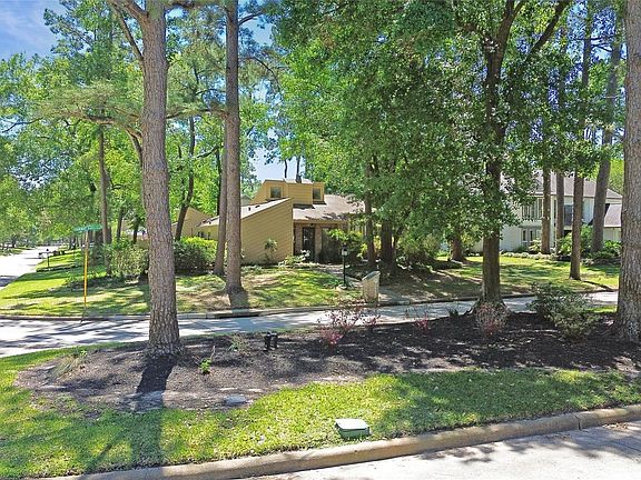 2nd image of 6203 Fairway Oaks Ct