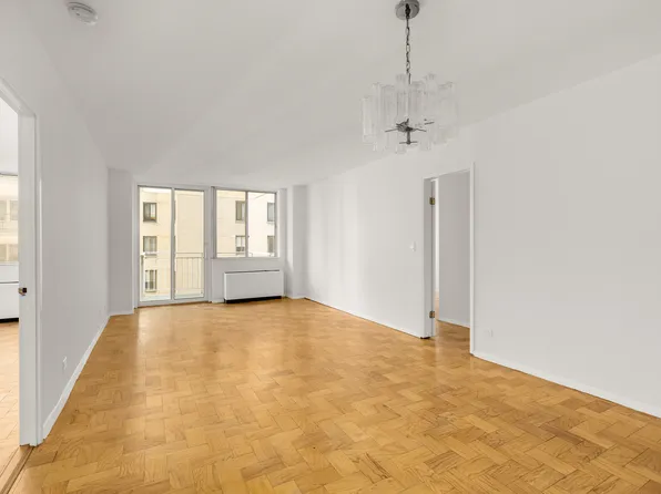 515 East 79th Street 7F image 2 of 15