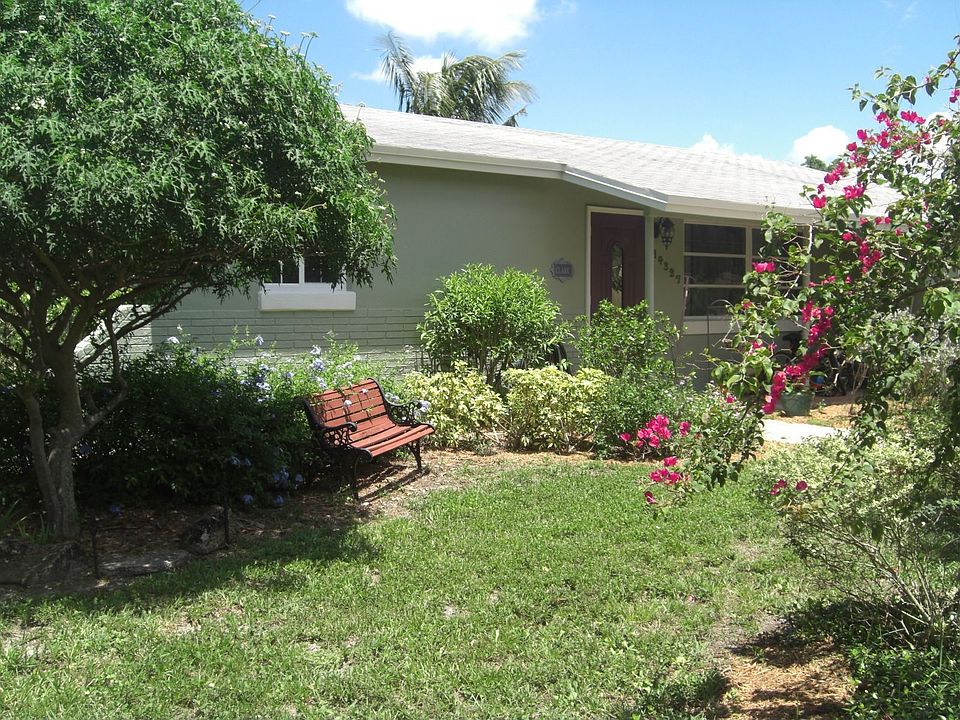 Front of House. Brand New Paint May 2009!