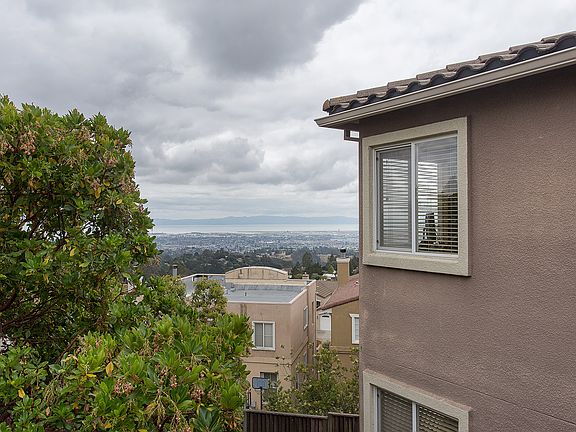 4th image of 8230 Skyline Cir