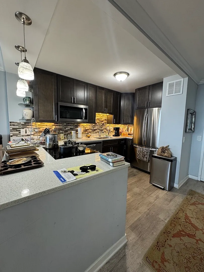 1 bed, 640 sqft, $2,400 — Photo 4