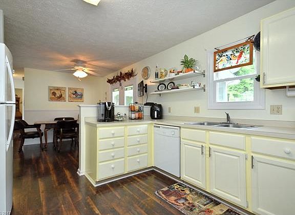 5th image of 310 Forest Park Dr