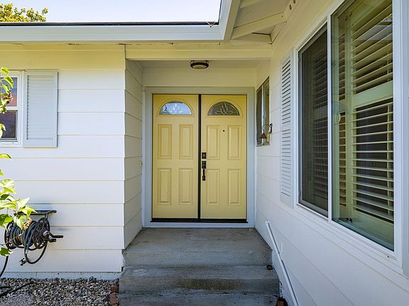 3rd image of 1712 Weaverly Drive