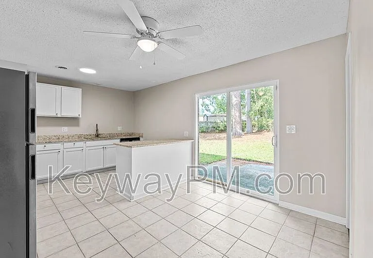 2631 Drayton Dr — Photo 6