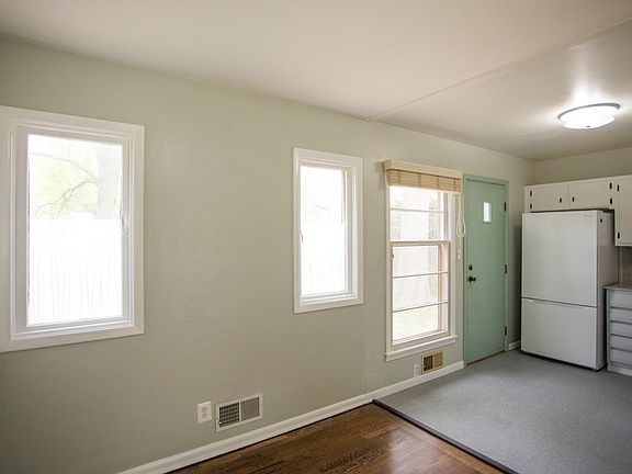 5th image of 9924 Campbell St